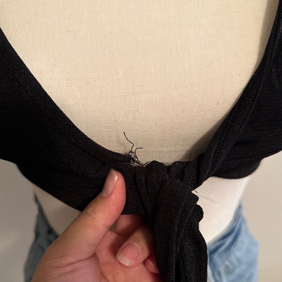 Black Wrap Around Short Sleeve Crop Top Size Small - Picture 4 of 7